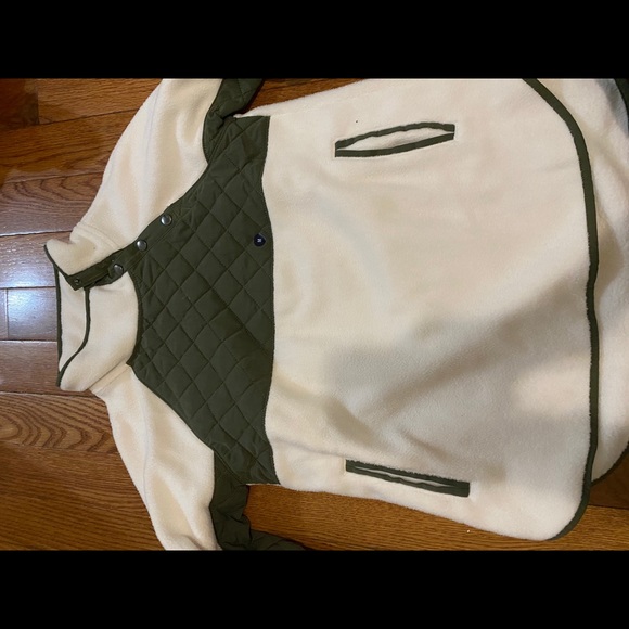 Abercrombie & Fitch Jackets & Blazers - Abercrombie white fleece